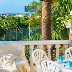 Sunny Oasis Getaway *