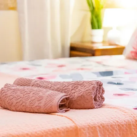 Sunny Oasis Getaway Lejlighed