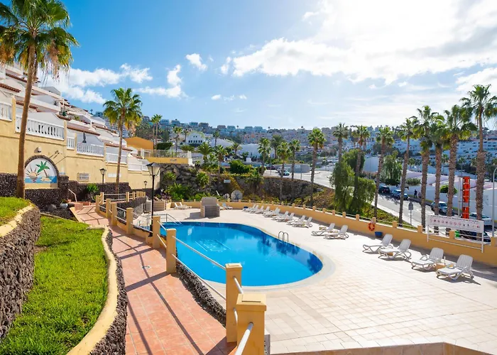 Sunny Oasis Getaway *