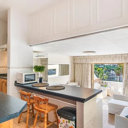 Sunny Oasis Getaway Apartament *