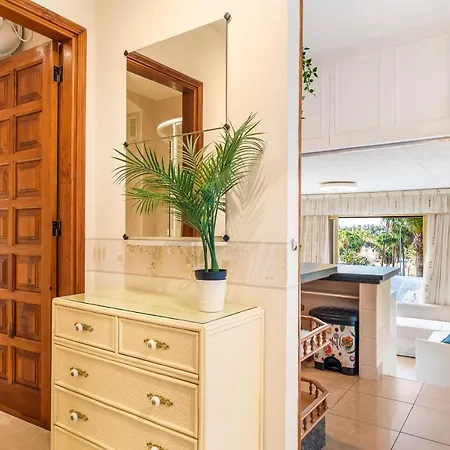 Sunny Oasis Getaway Apartament