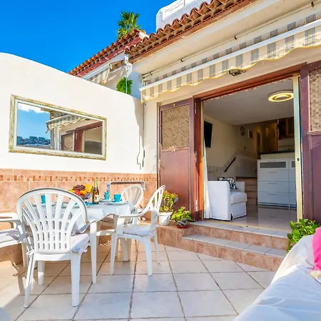 Sunny Oasis Getaway *