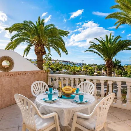 Sunny Oasis Getaway