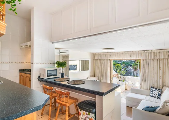 Sunny Oasis Getaway Apartment *