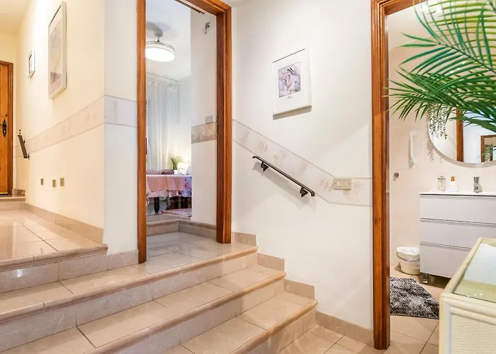 Sunny Oasis Getaway אדחה