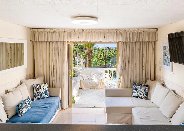 Sunny Oasis Getaway * אדחה