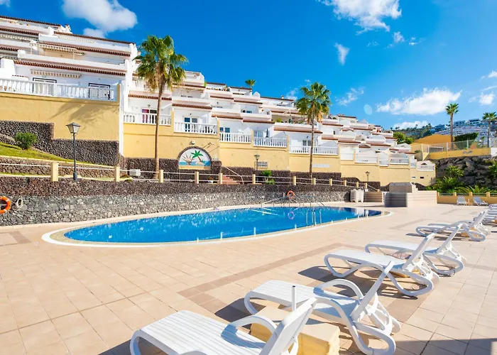 Sunny Oasis Getaway אדחה